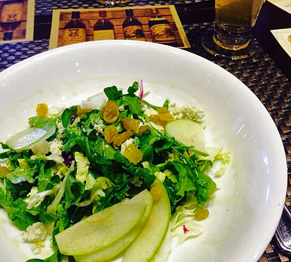 Salad with golden raisins and pears