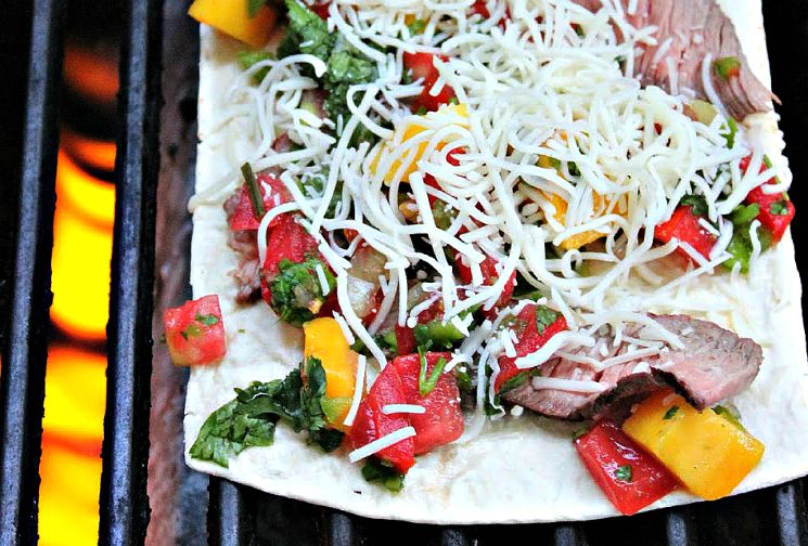 Steak Mango Flatbread Pizza